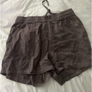 Cute brown shorts. Never worn